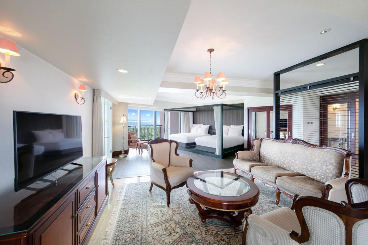 Oriental Hotel Okinawa Resort & Spa Nago Eksteriør billede Suite at the hotel