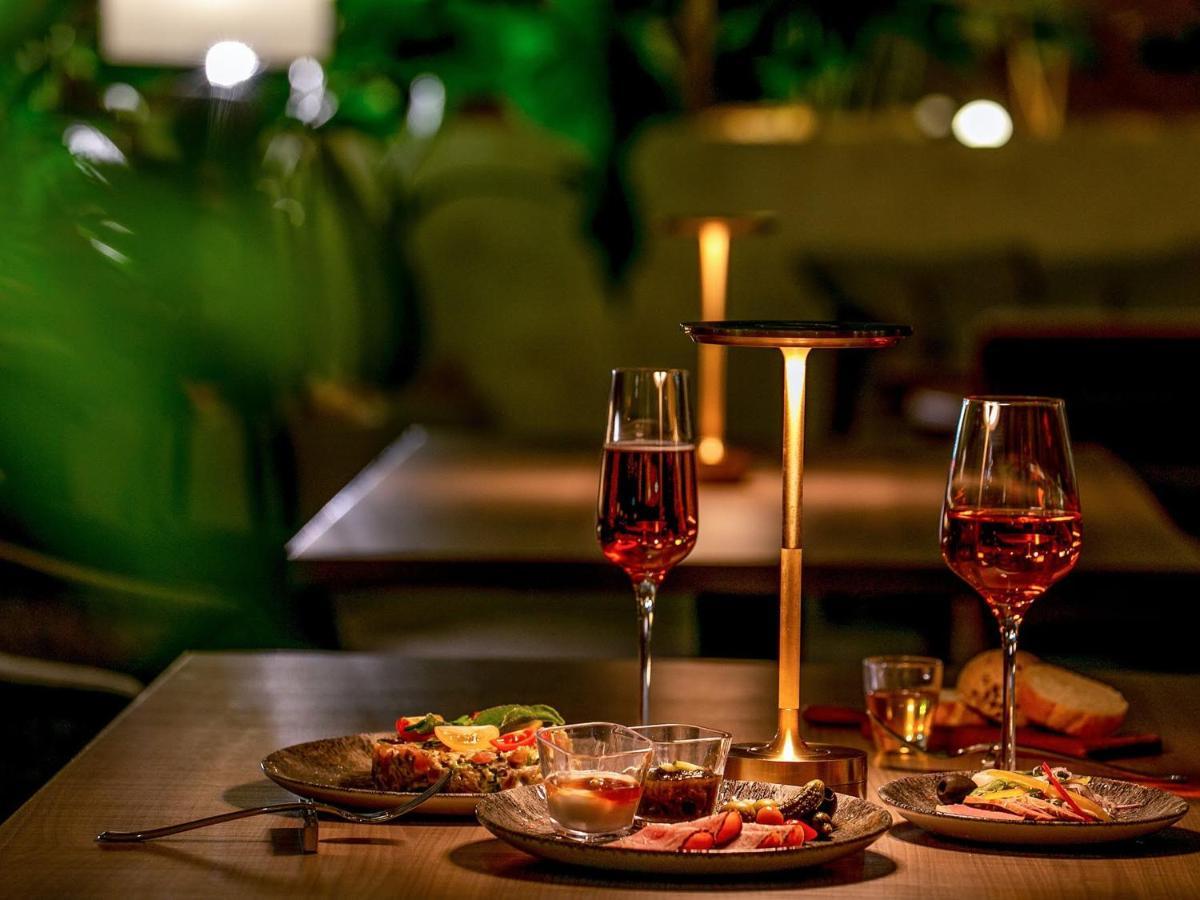 Oriental Hotel Okinawa Resort & Spa Nago Eksteriør billede A candlelight dinner