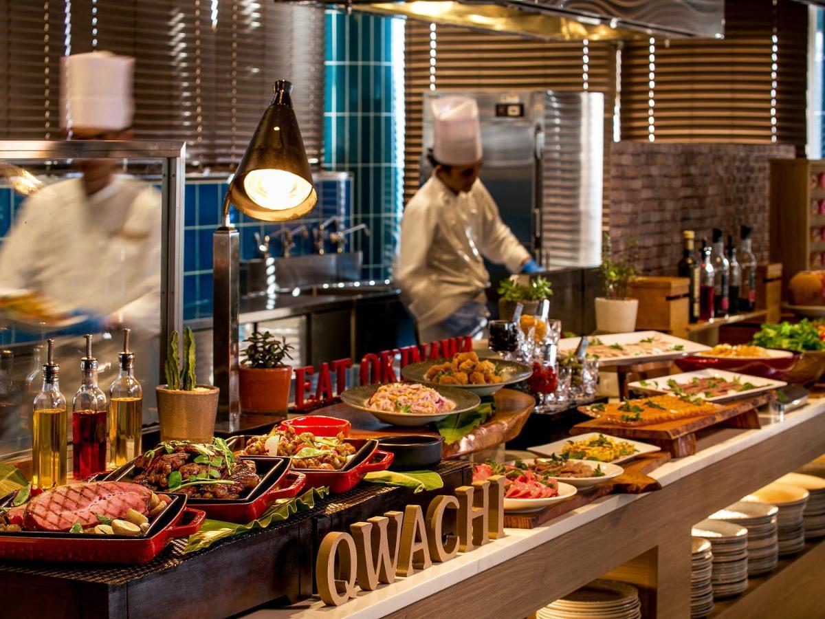 Oriental Hotel Okinawa Resort & Spa Nago Eksteriør billede A buffet at a restaurant