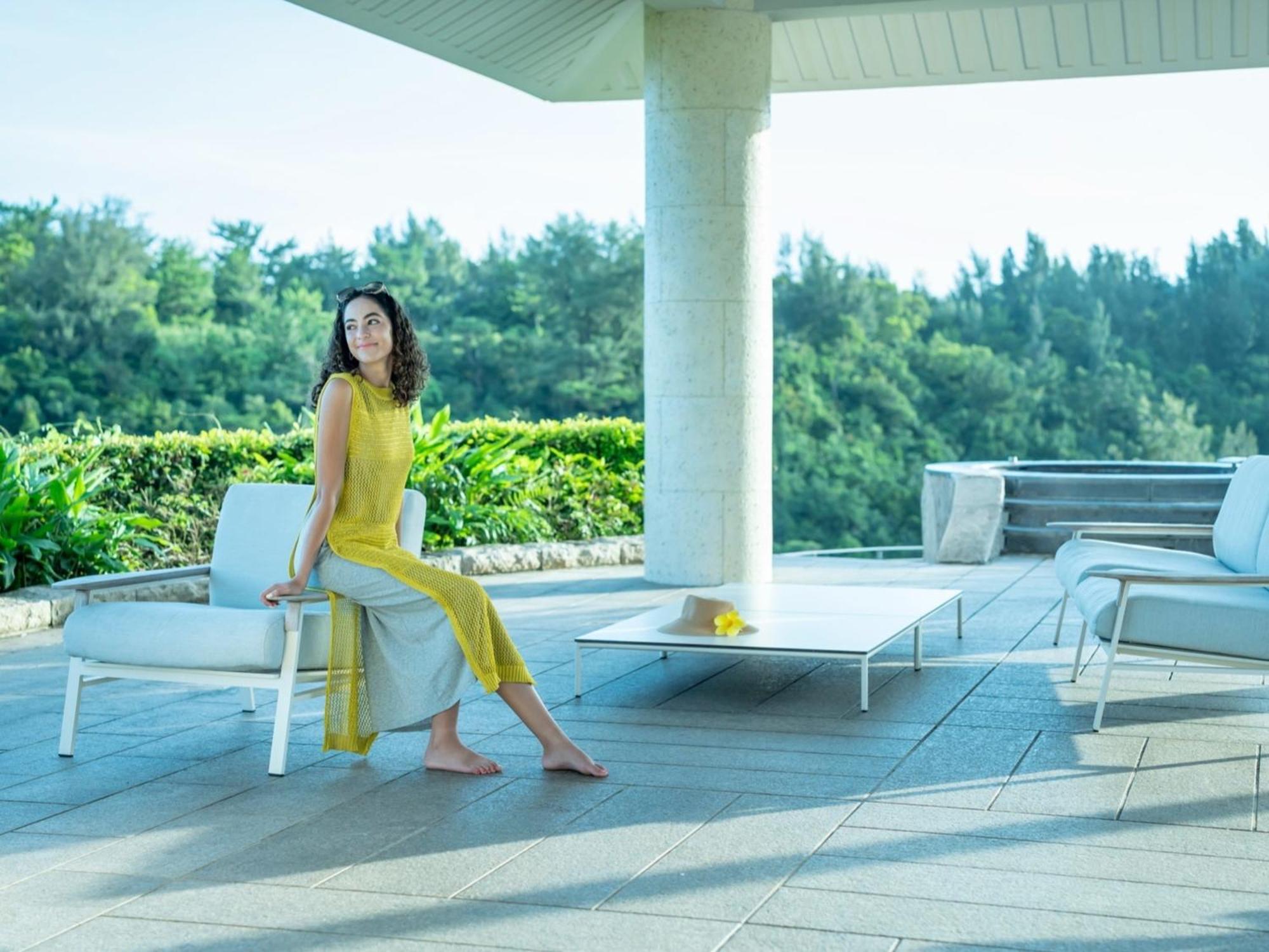 Oriental Hotel Okinawa Resort & Spa Nago Eksteriør billede Outdoor furniture