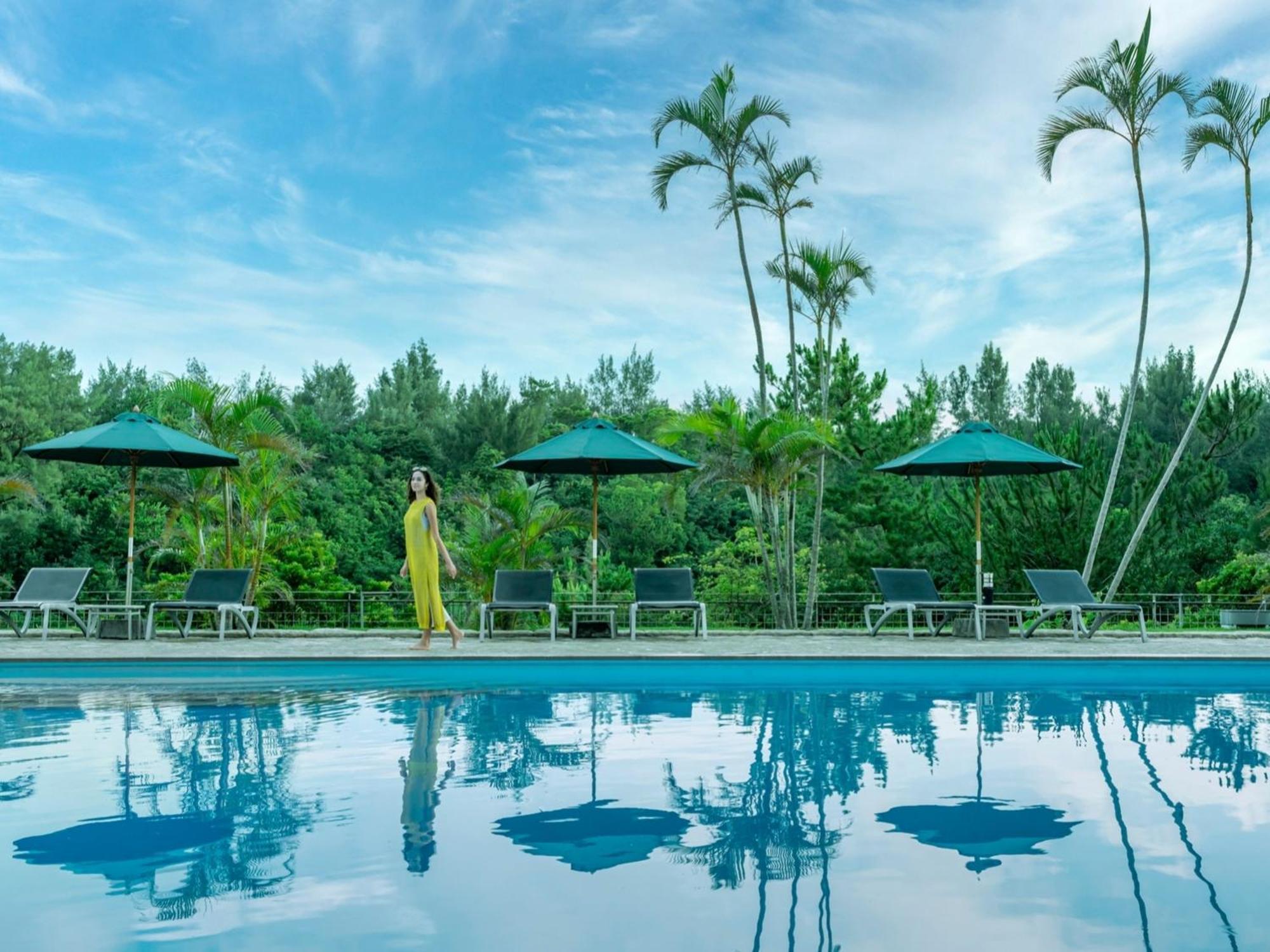 Oriental Hotel Okinawa Resort & Spa Nago Eksteriør billede The swimming pool at the resort